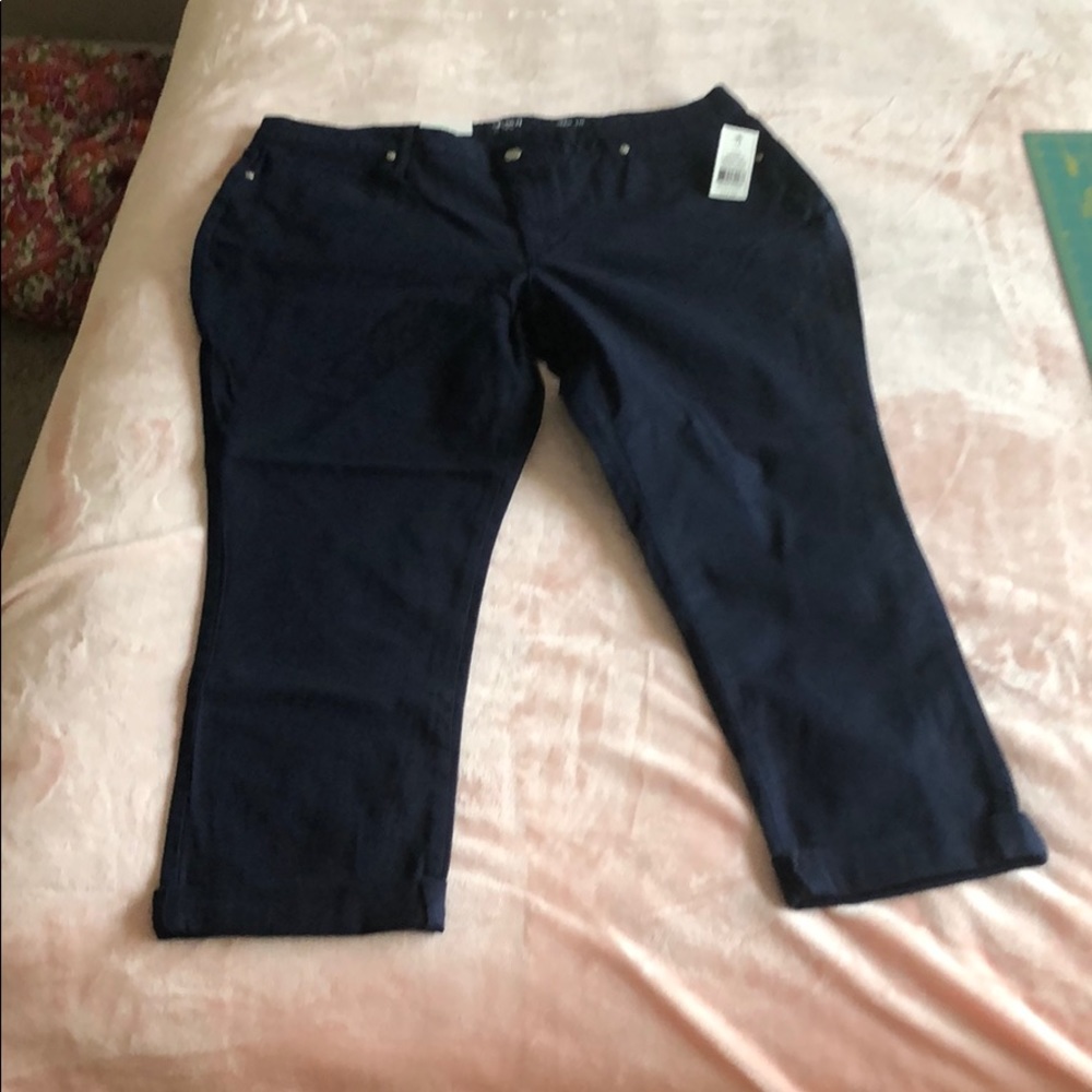 Crown and Ivy stretch cropped pants